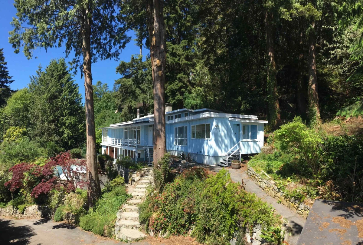 Family Room Photo of 3519 Mathers Avenue, West Vancouver, BC