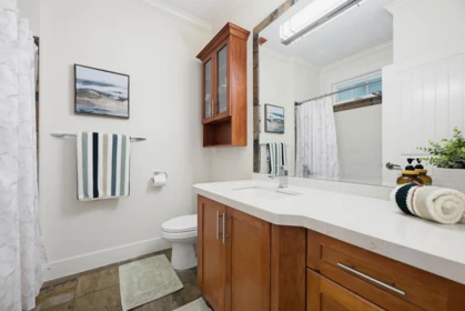 Guest Bathroom Photo of 2276 Chantrell Park Drive, Surrey, BC