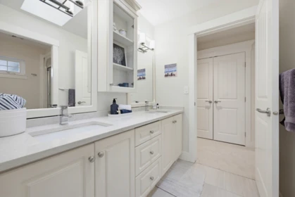 Hallway Photo of 2276 Chantrell Park Drive, Surrey, BC