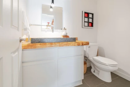 Primary Bathroom Photo of 9 39752 Government Road, Squamish, BC