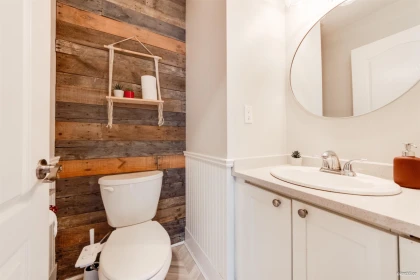 Primary Bathroom Photo of 6928 182a Street, Surrey, BC
