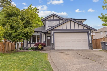 Staircase Photo of 6928 182a Street, Surrey, BC