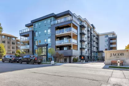 Outdoor Deck Photo of 304 33886 Pine Street, Abbotsford, BC