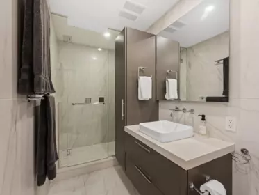 Hallway Photo of 2898 Yukon Street, Vancouver, BC