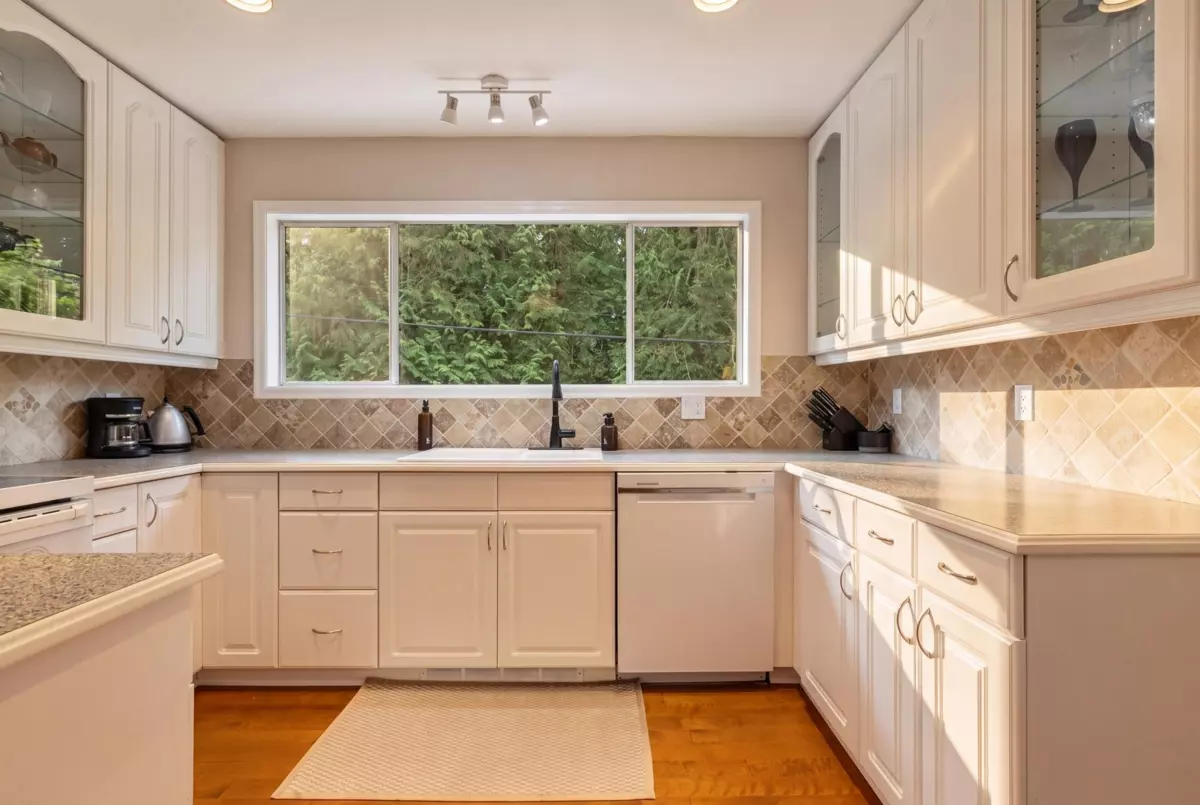 Primary Bathroom Photo of 676 Wellington Drive, North Vancouver, BC