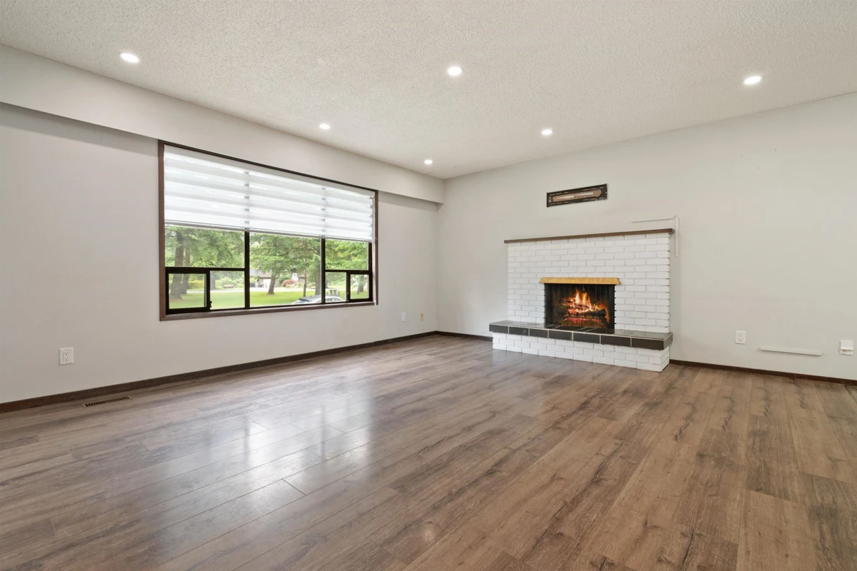 Living Room Photo of 260 Robertson Crescent, Hope, BC