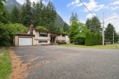 260 Robertson Crescent, Hope, BC, Hope — 5 bed single family residence for sale