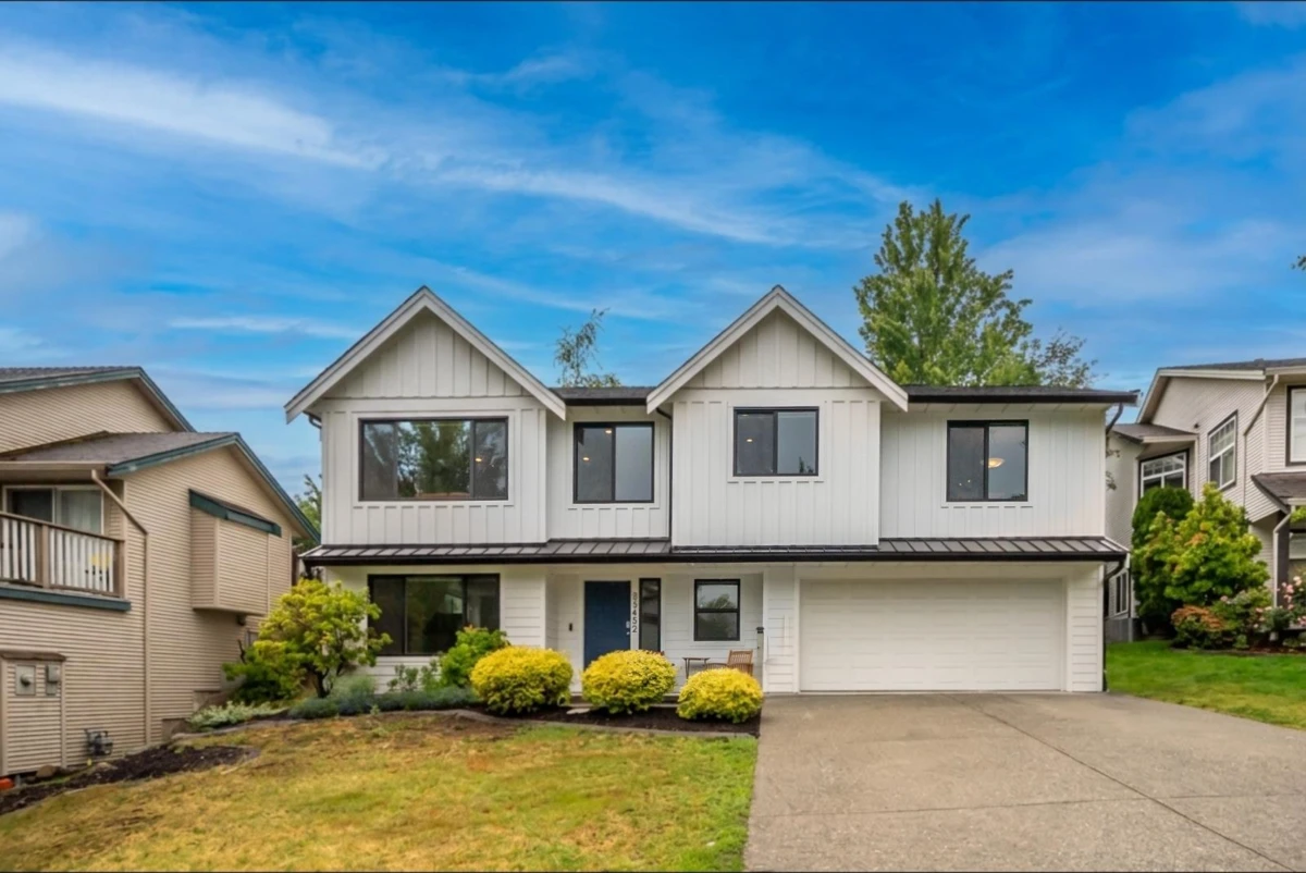 Living Room Photo of 35452 Strathcona Court, Abbotsford, BC