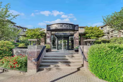 Entry Foyer Photo of 331 10838 City Parkway, Surrey, BC