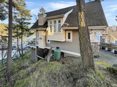 Mudroom Photo of 13C 2315 Mackinnon Road, Pender Island, BC
