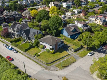 Backyard Photo of 4514 Bellevue Drive, Vancouver, BC