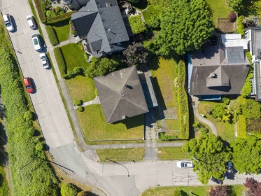 Garden / Landscaping Photo of 4514 Bellevue Drive, Vancouver, BC