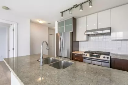 1006 2289 Yukon Crescent, Burnaby, BC, Burnaby — Apartment/Condo for sale