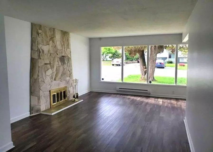 Living Room Photo of 11044 Oriole Drive, Surrey, BC