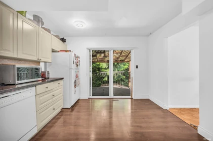 Kitchen Island Photo of 9618 139 Street, Surrey, BC
