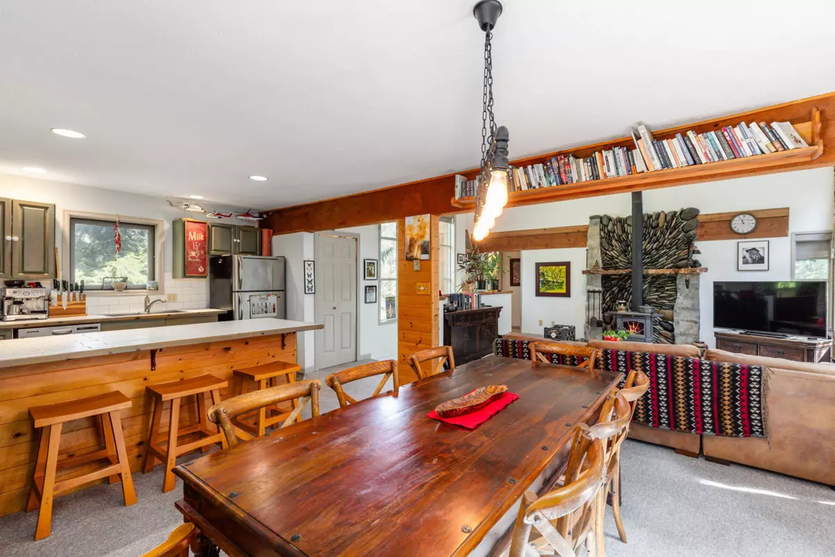 Dining Area Photo of 6250 EAGLE DRIVE, Whistler BC V8E 0C7