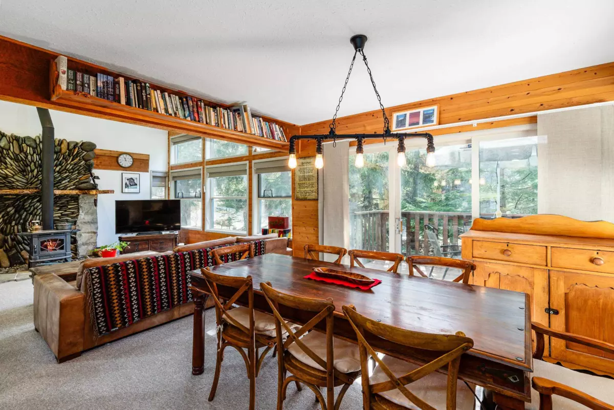 Living Room Photo of 6250 EAGLE DRIVE, Whistler BC V8E 0C7