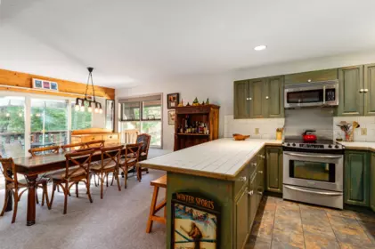 Breakfast Nook Photo of 6250 EAGLE DRIVE, Whistler BC V8E 0C7