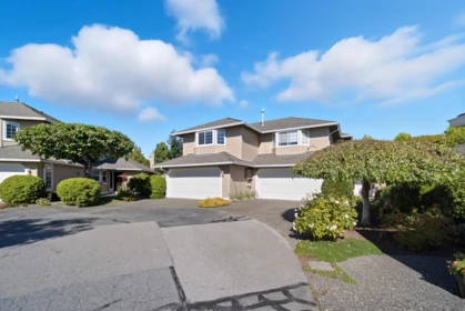 Front Yard Photo of 118 15121 19 AVENUE, Surrey BC V4A 8J5