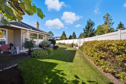 Swimming Pool Photo of 118 15121 19 AVENUE, Surrey BC V4A 8J5
