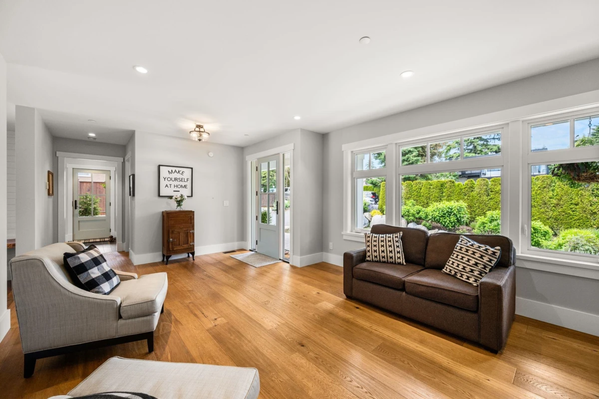 Dining Area Photo of 15682 Thrift Avenue, White Rock, BC