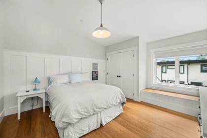 Basement Recreation Room Photo of 15682 Thrift Avenue, White Rock, BC
