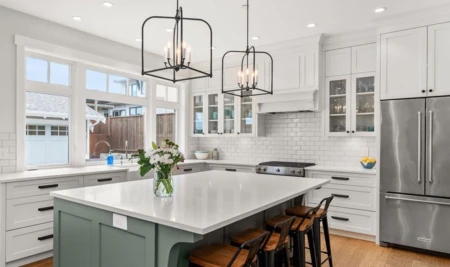 Kitchen Island Photo of 15682 Thrift Avenue, White Rock, BC