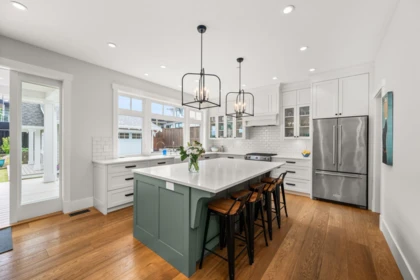 Kitchen Photo of 15682 Thrift Avenue, White Rock, BC
