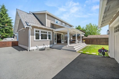 Swimming Pool Photo of 15682 Thrift Avenue, White Rock, BC