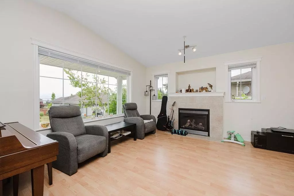 Dining Area Photo of 5687 Emily Way, Sechelt, BC