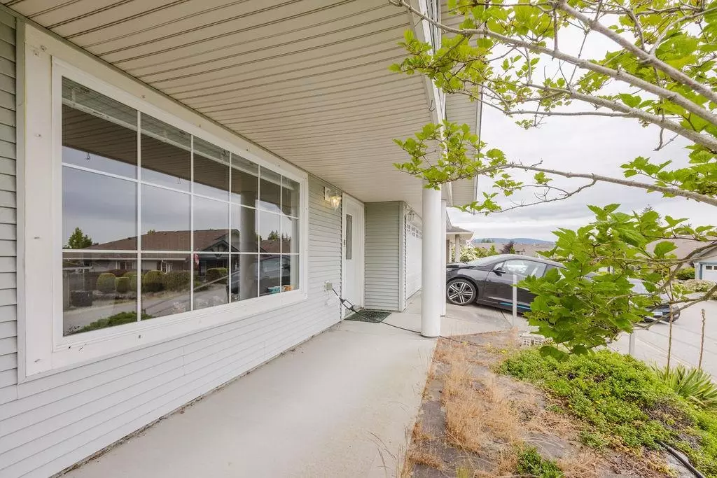 Living Room Photo of 5687 Emily Way, Sechelt, BC