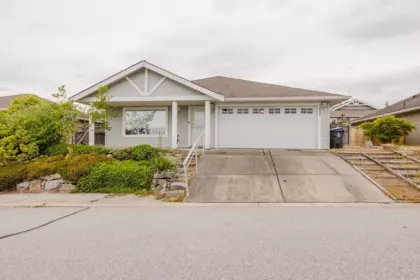 5687 Emily Way, Sechelt, BC, Sechelt — Single Family Residence for sale