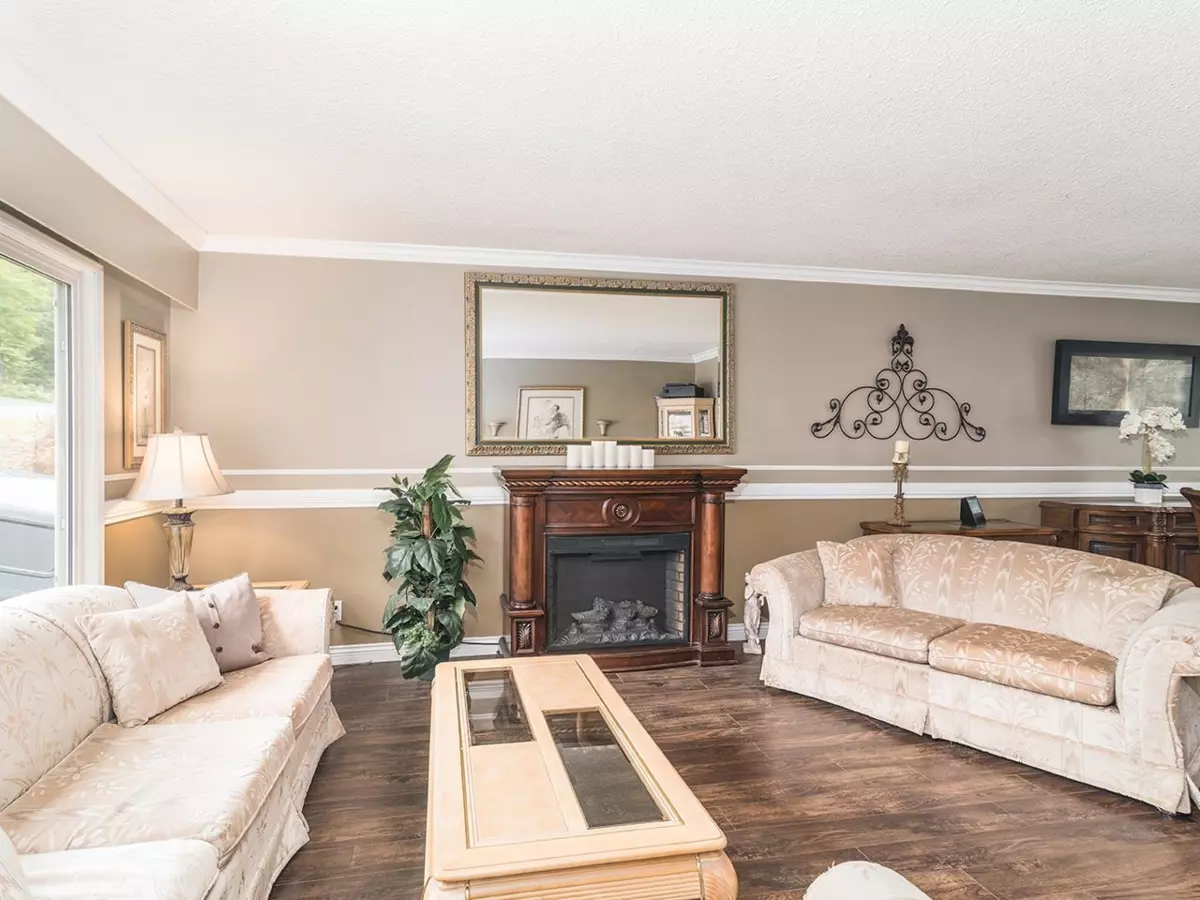 Dining Area Photo of 10475 125 Street, Surrey, BC