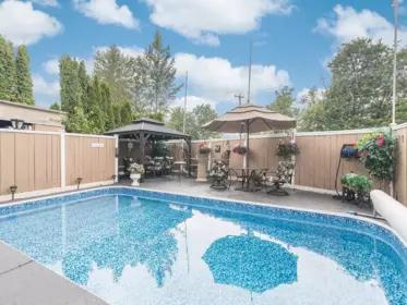 Swimming Pool Photo of 10475 125 Street, Surrey, BC