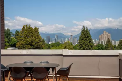 Front Yard Photo of 208 988 W 21st Avenue, Vancouver, BC