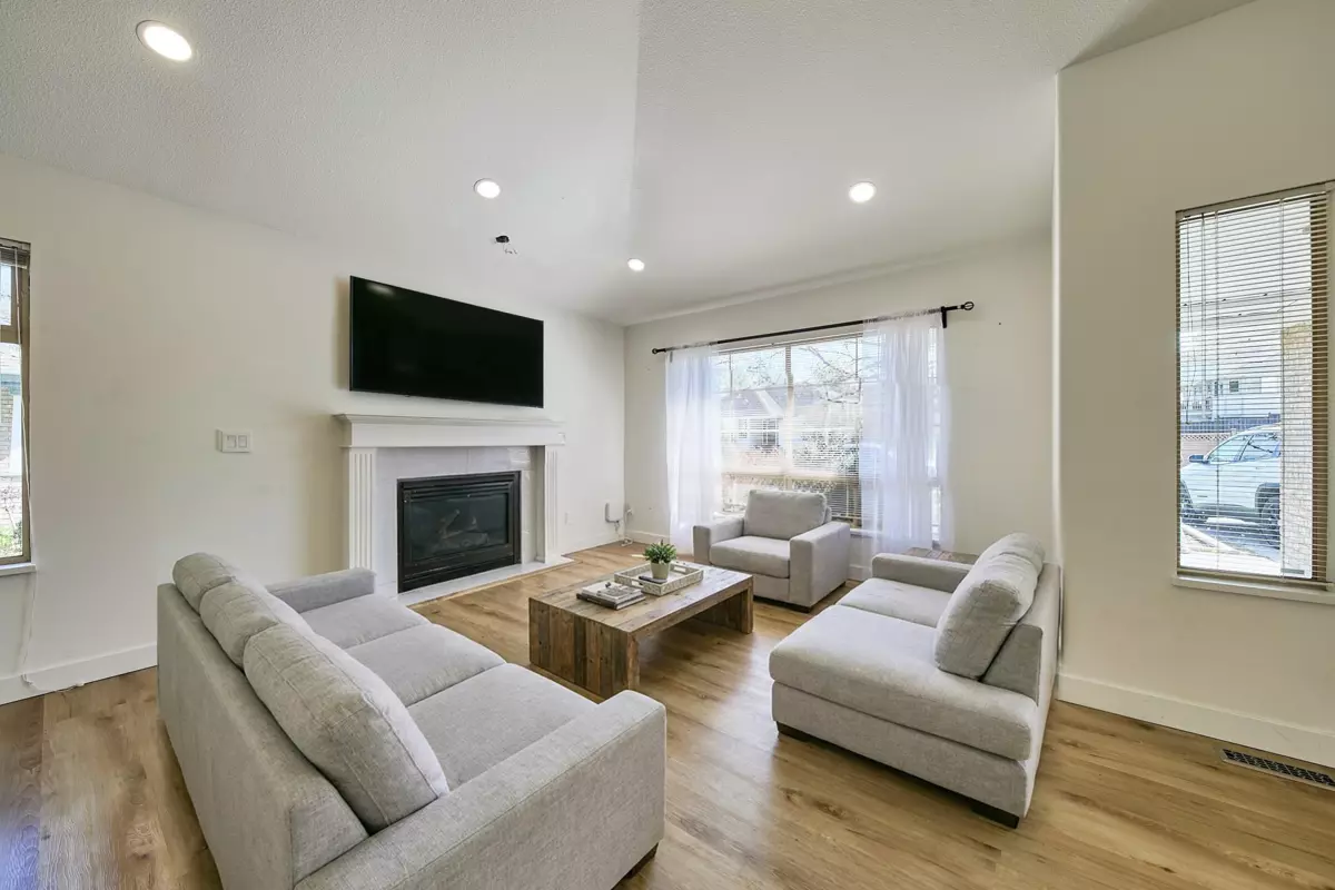 Living Room Photo of 23015 124b Avenue, Maple Ridge, BC