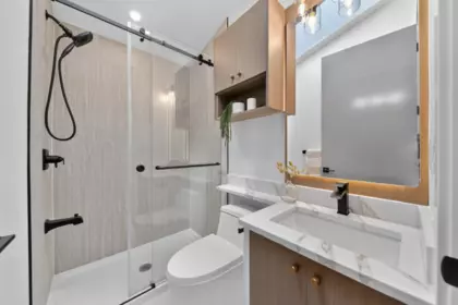 Guest Bathroom Photo of 1 847 E 10th Avenue, Vancouver, BC