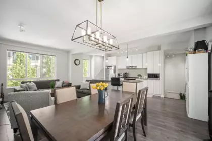 Kitchen Island Photo of 29 30930 Westridge Place, Abbotsford, BC