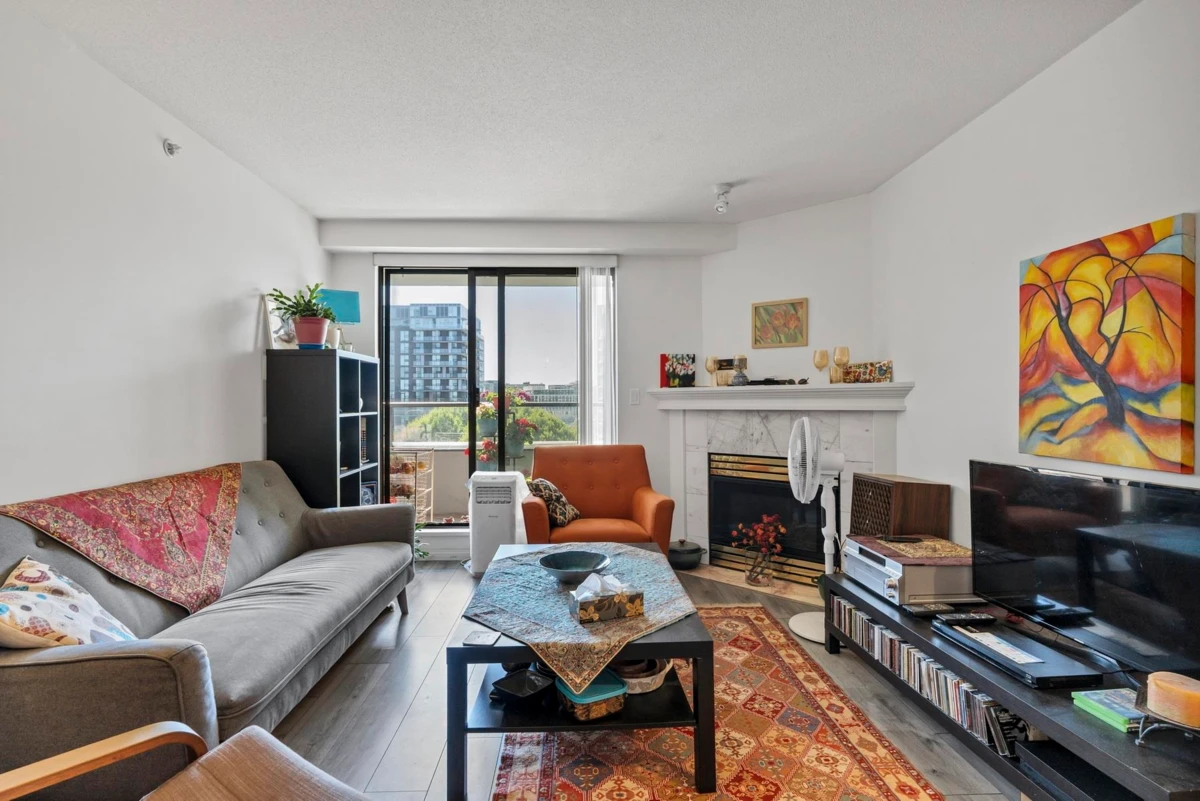 Family Room Photo of 910 6611 Cooney Road, Richmond, BC
