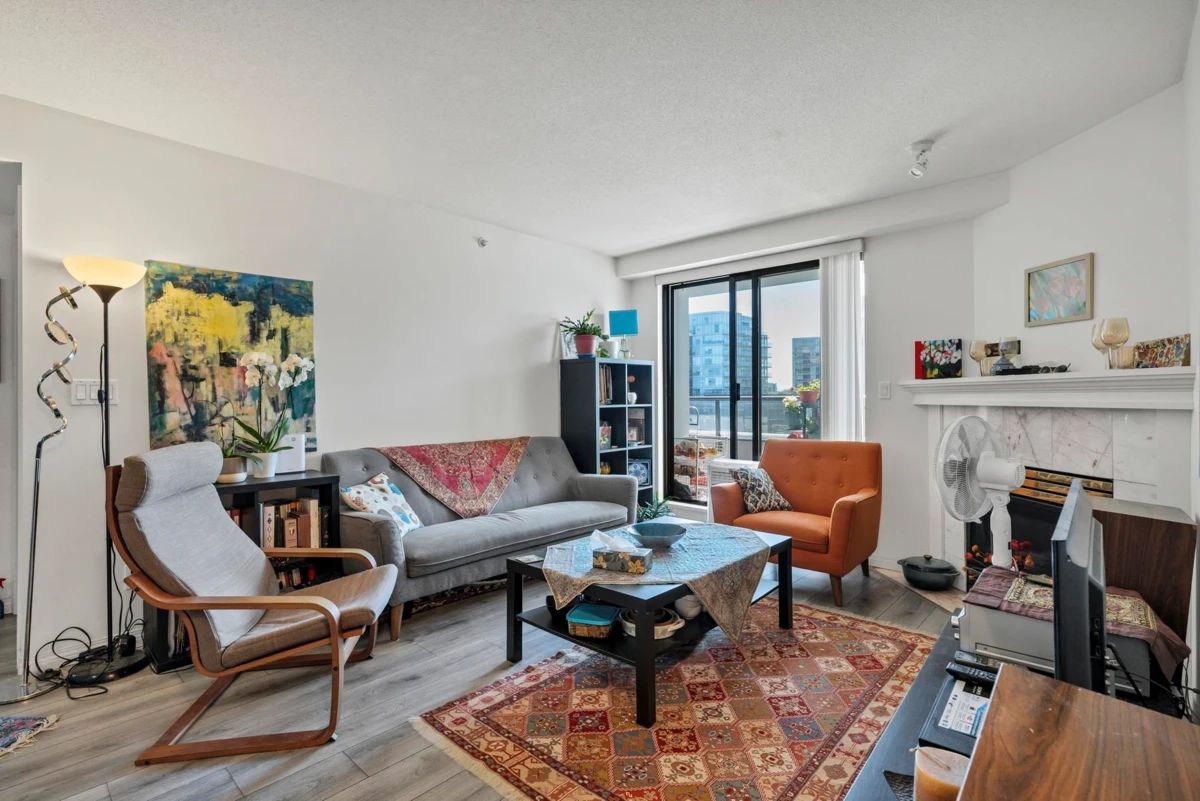 Living Room Photo of 910 6611 Cooney Road, Richmond, BC