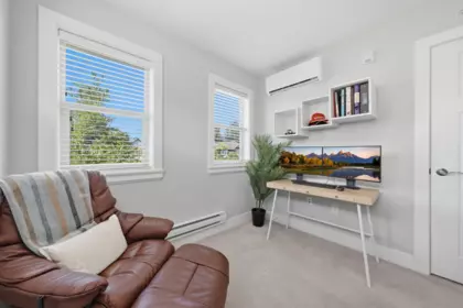 Entry Foyer Photo of 1788 E 12th Avenue, Vancouver, BC