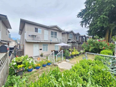 4651 A Canada Way, Burnaby, BC, Burnaby — Half Duplex for sale