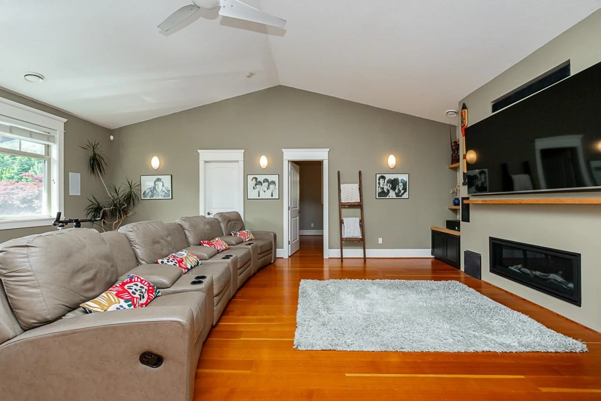 Family Room Photo of 16592 78 Avenue, Surrey, BC