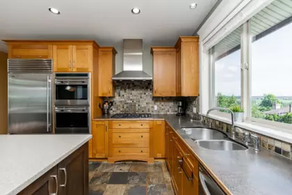Breakfast Nook Photo of 16592 78 Avenue, Surrey, BC