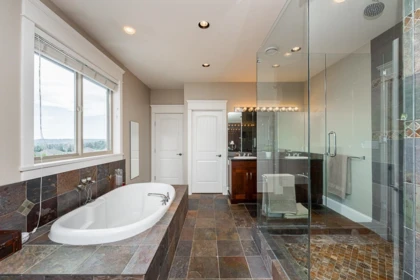 Guest Bathroom Photo of 16592 78 Avenue, Surrey, BC