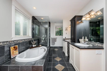 Hallway Photo of 16592 78 Avenue, Surrey, BC