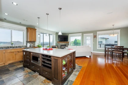 Kitchen Island Photo of 16592 78 Avenue, Surrey, BC