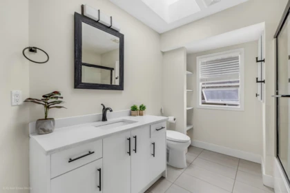 Guest Bathroom Photo of 12392 63a Avenue, Surrey, BC