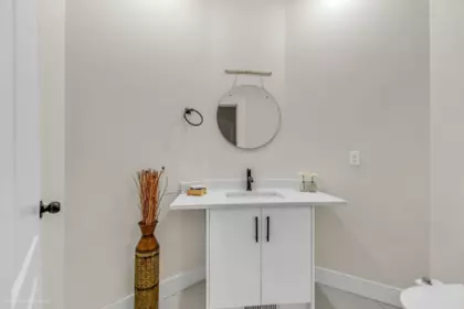 Primary Bathroom Photo of 12392 63a Avenue, Surrey, BC
