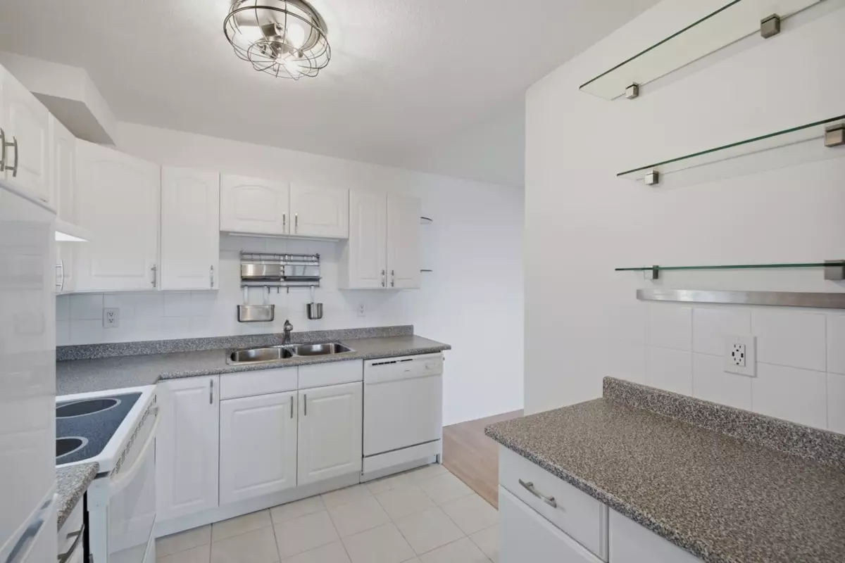 Dining Area Photo of 108 32119 Old Yale Road, Abbotsford, BC